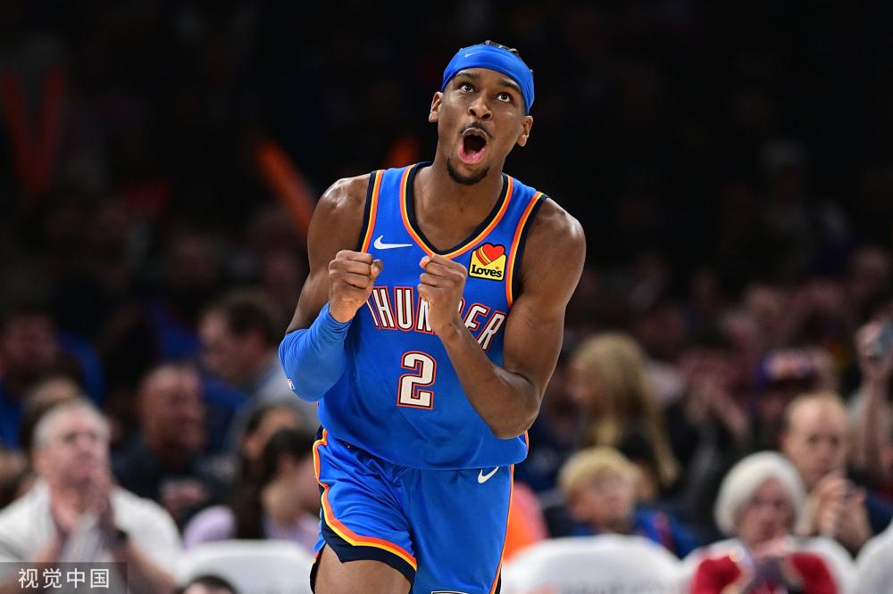 他依然在门 他依然在门