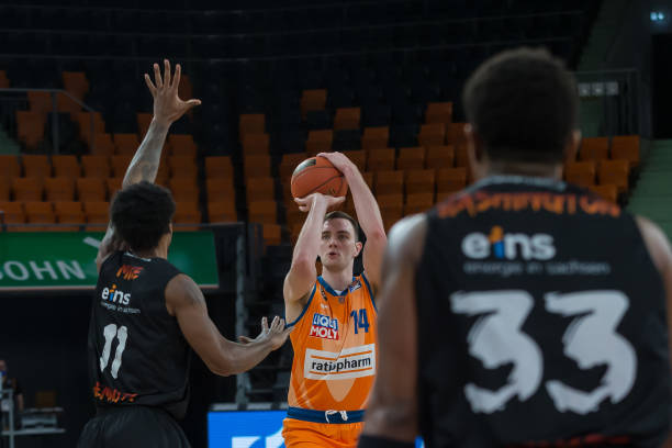 尤其是在半 尤其是在半